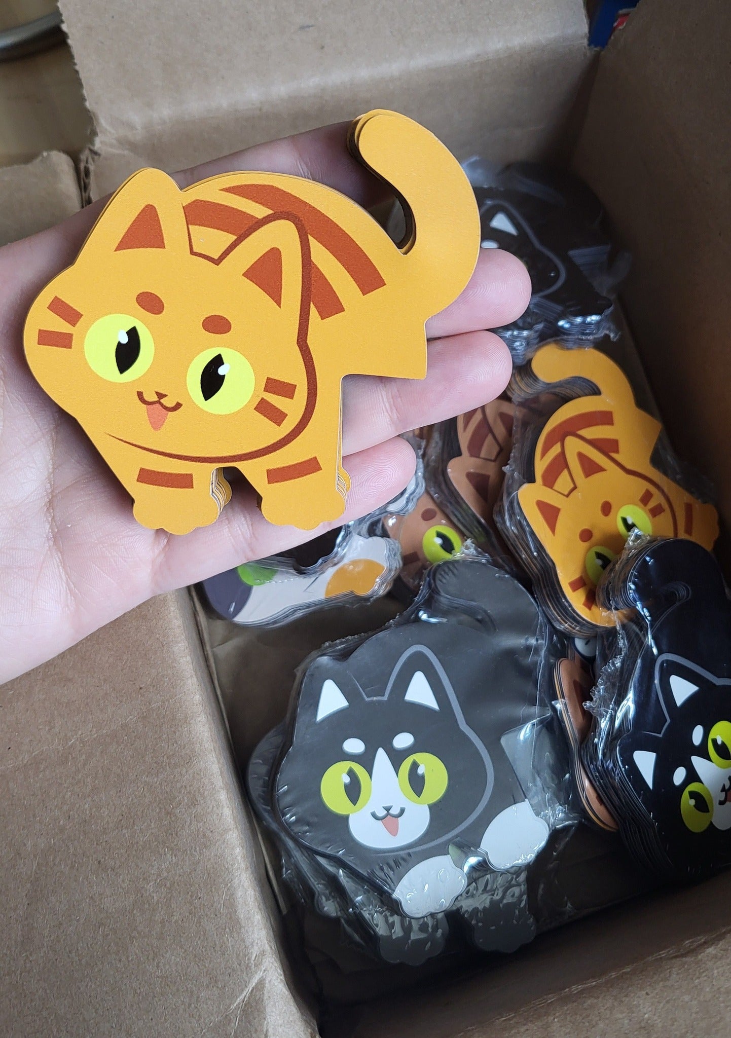 Climbing Cat Magnet - Gray